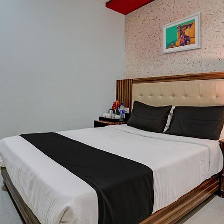 Oyo Hotel Blue Sapphire Residency Near Chhatrapati Shivaji International Airport Мумбаи Экстерьер фото