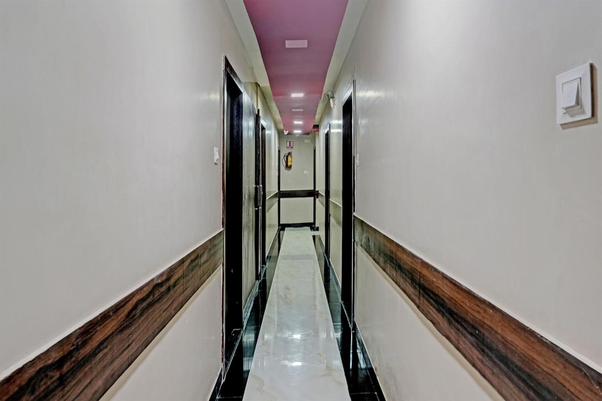 Oyo Hotel Blue Sapphire Residency Near Chhatrapati Shivaji International Airport Мумбаи Экстерьер фото