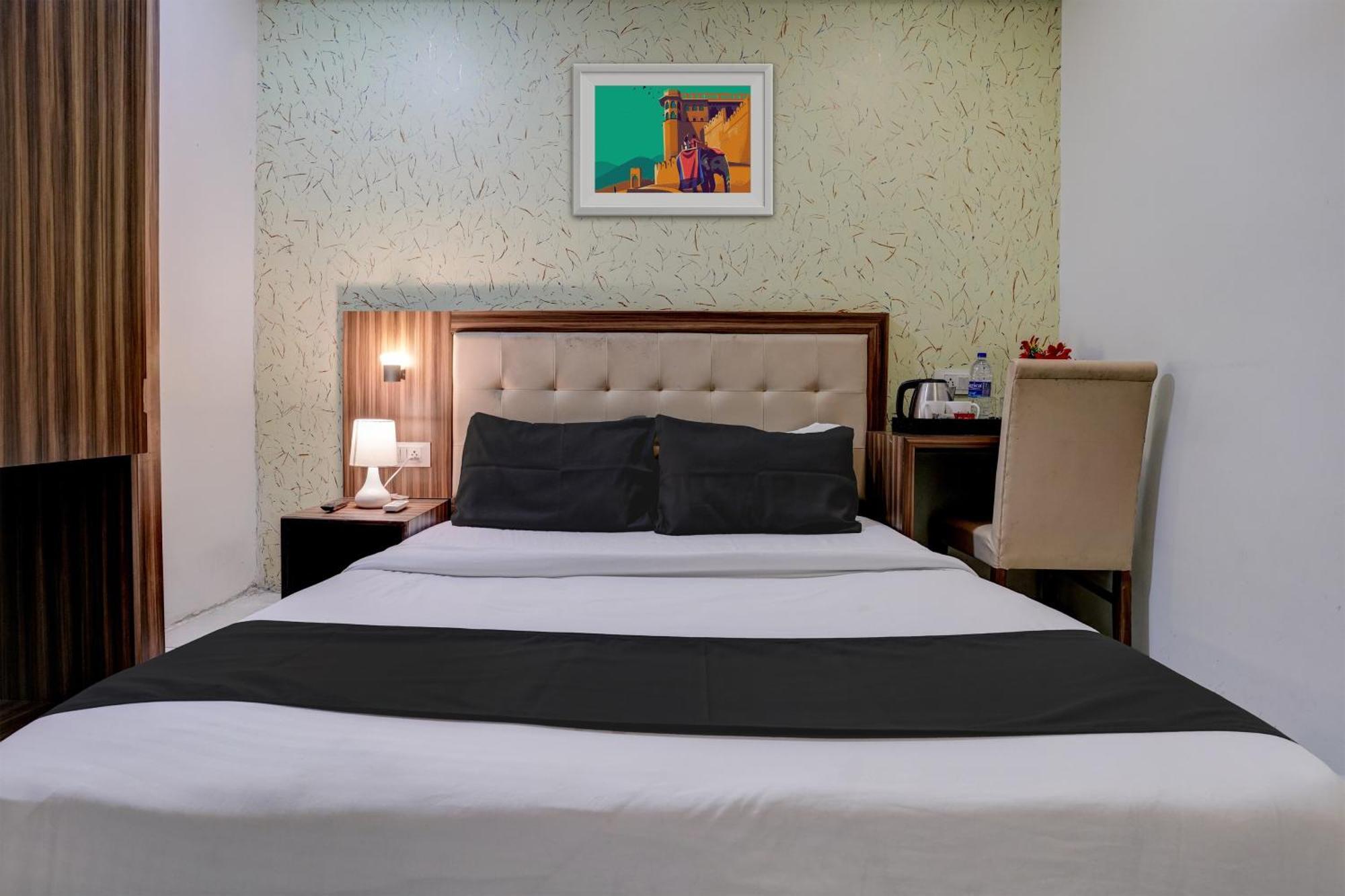 Oyo Hotel Blue Sapphire Residency Near Chhatrapati Shivaji International Airport Мумбаи Экстерьер фото